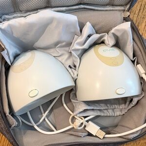Elvie White Wearable Breast Pump Duo - Portable Hands-Free Pumping